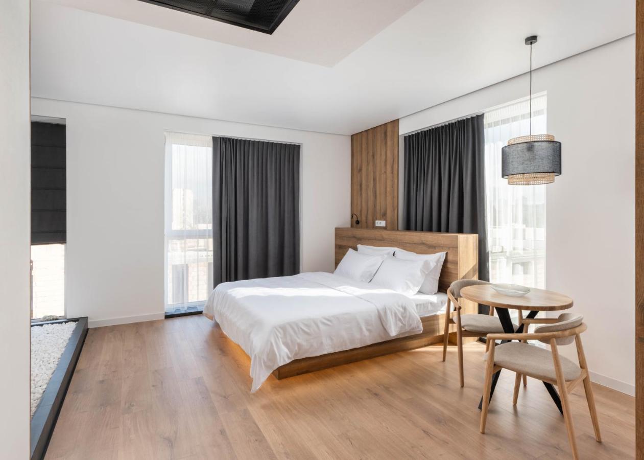 Готель «Lumen Living»