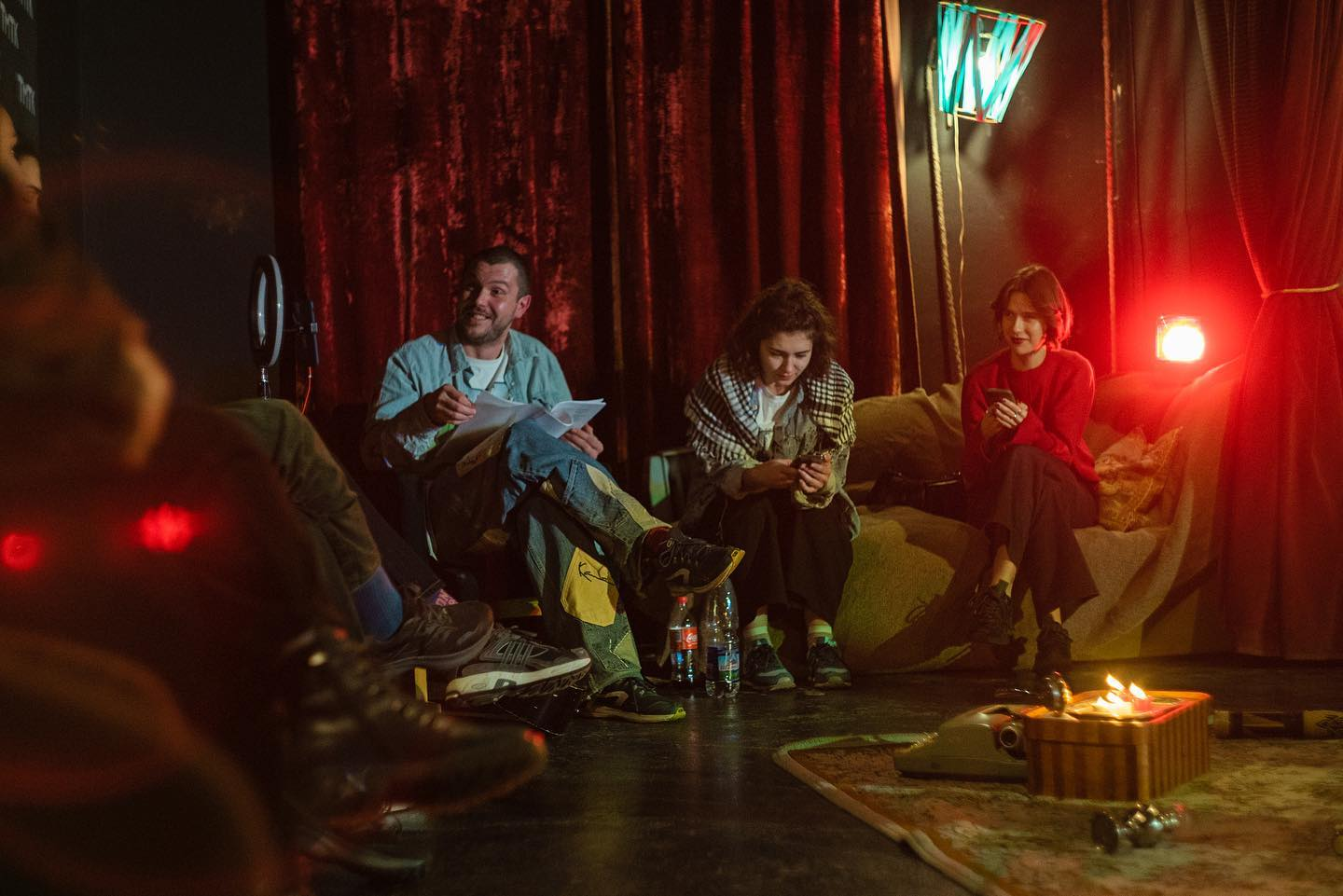 Театр між трьох колон