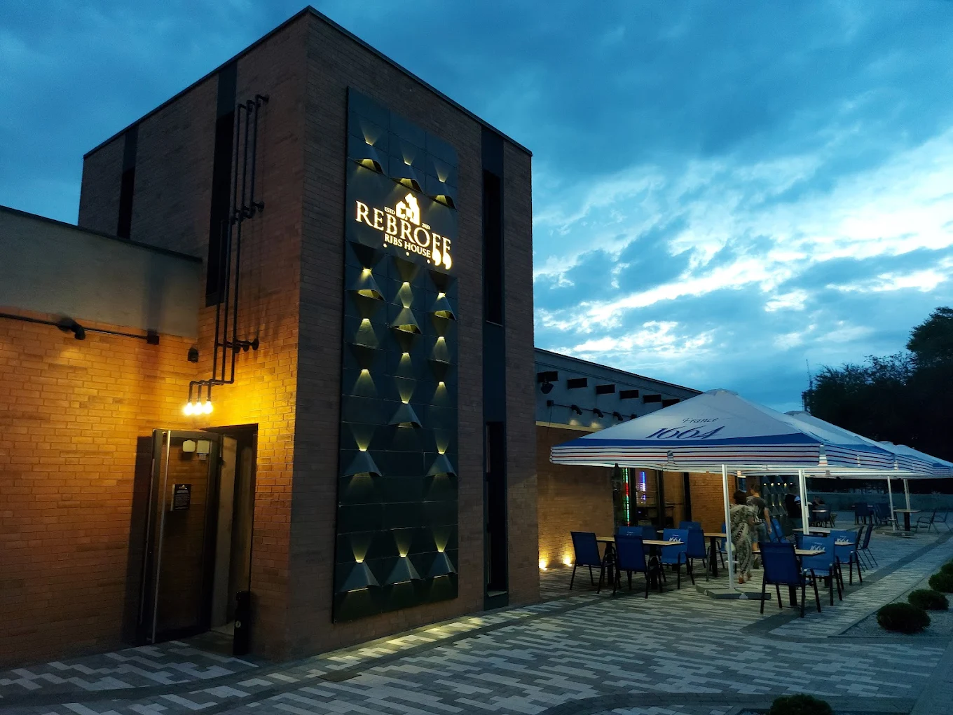 Rebroff Ribs House