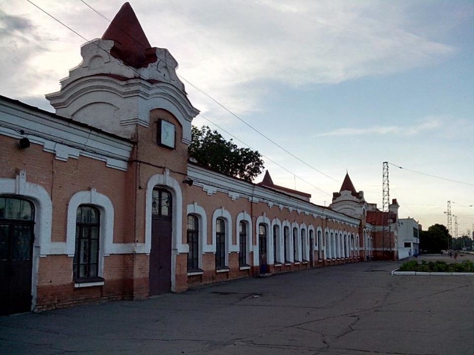 Залізничний вокзал станції "Олександрівськ" Катерининської залізниці