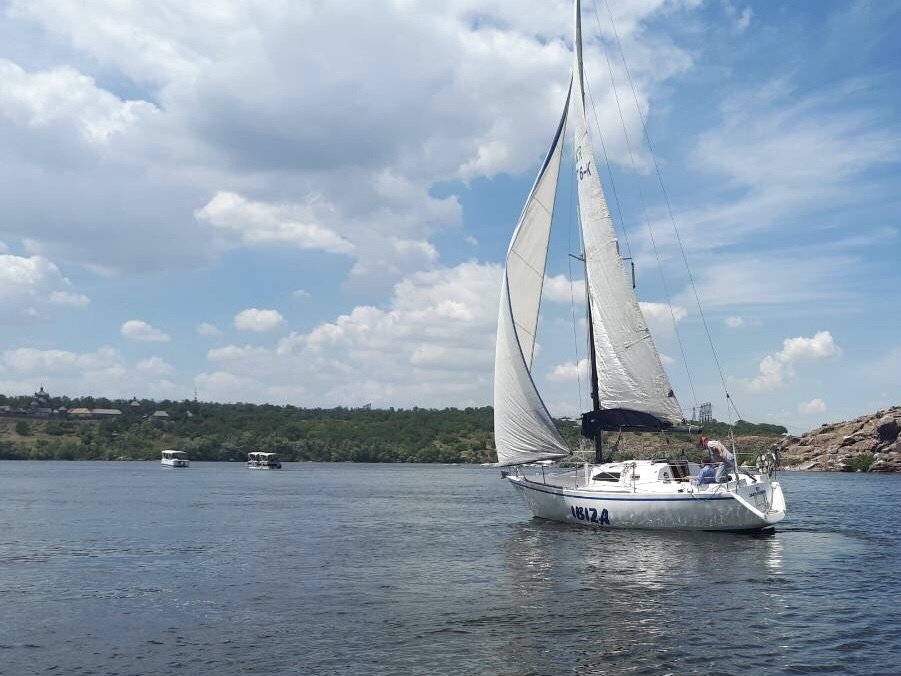 Прогулянка на яхті (тимчасово недоступно)