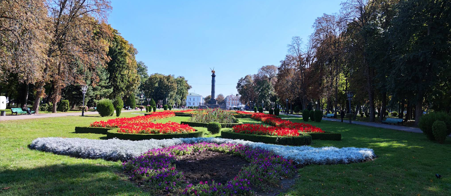Кругла площа та Корпусний парк 