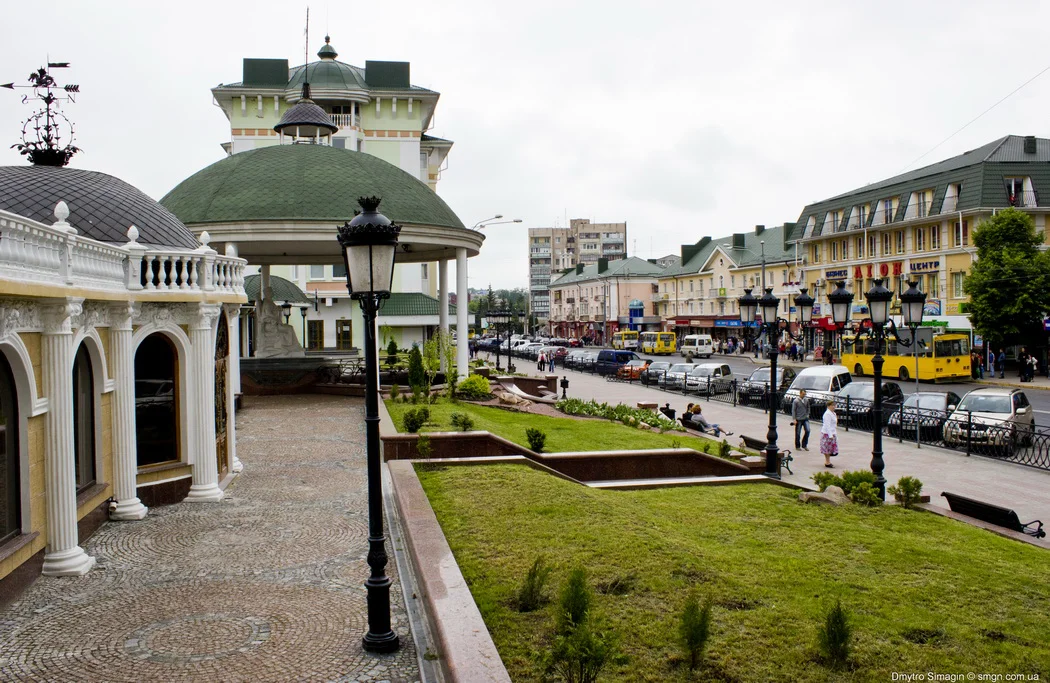 Рівне
