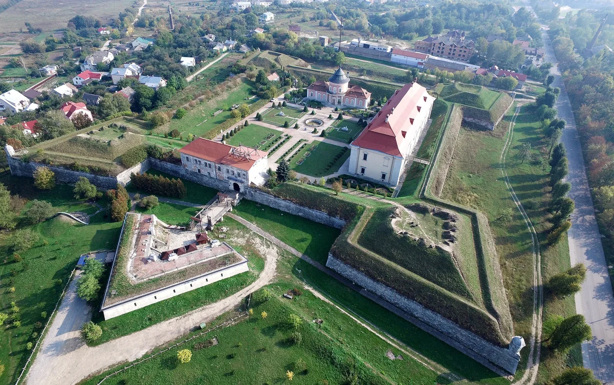 Золочів
